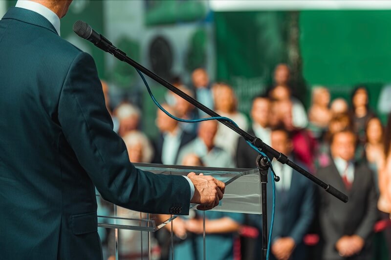 Wie neutral muss der Bundespräsident sein? Ein Überblick über sein Äußerungsrecht