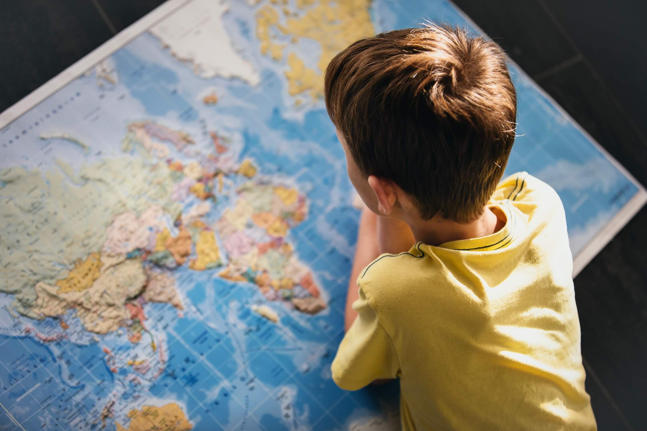 Getrennte Eltern und ein Kontinent dazwischen: Kann das Sorgerecht über Post und E-Mail ausgeübt werden?