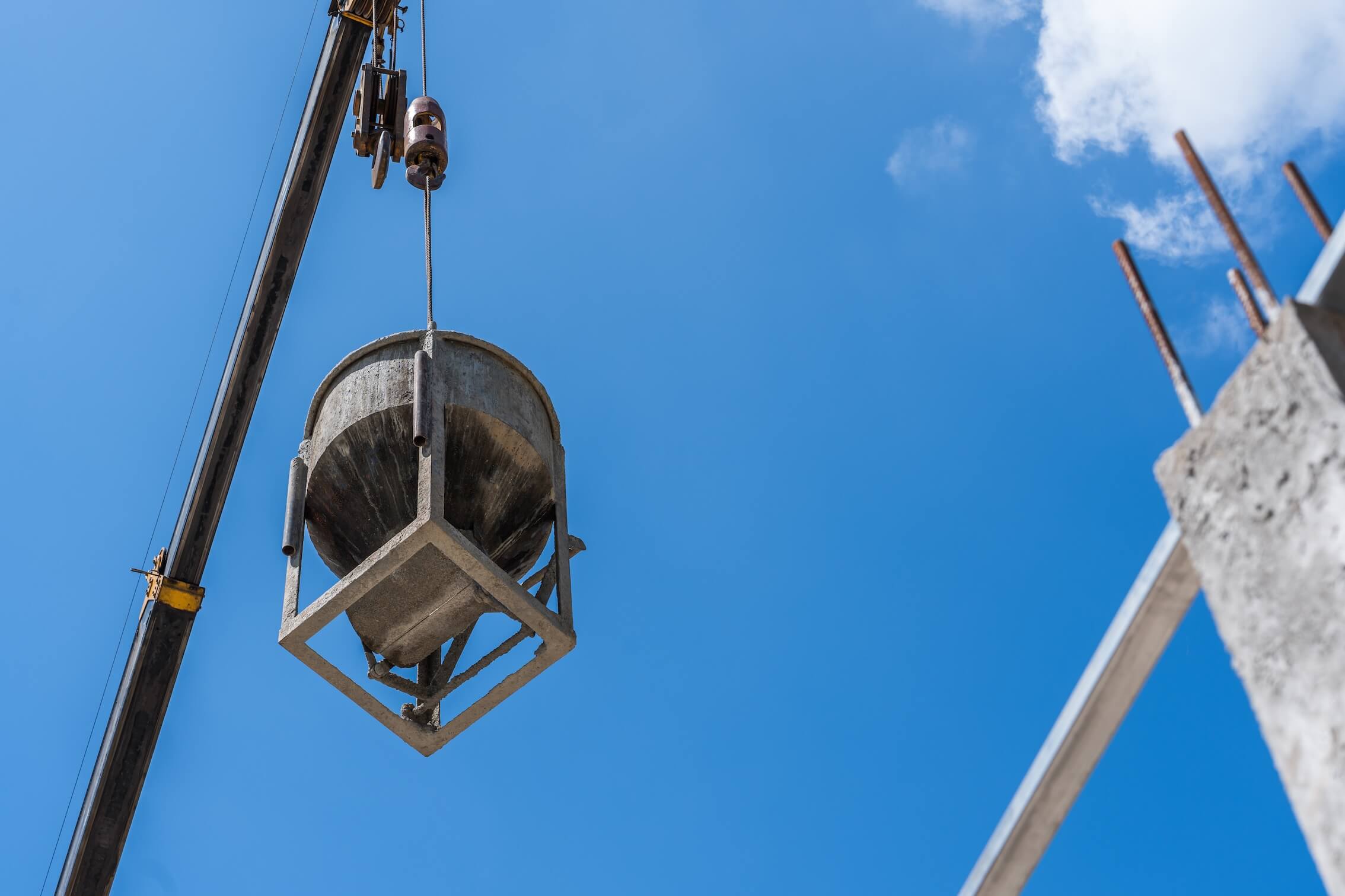 Autokran-Unfall: Wann unterliegt ein Kran der Fahrzeughaftung und wann nicht?